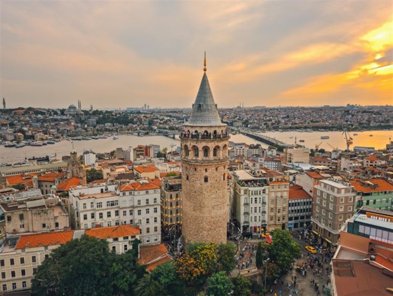 Istanbul Deluxe @serts/istock